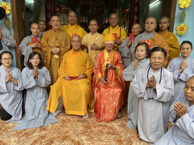 Phù Cát: Ban Trị sự Phật giáo huyện đảnh lễ chư tôn đức đầu năm Quý Mão